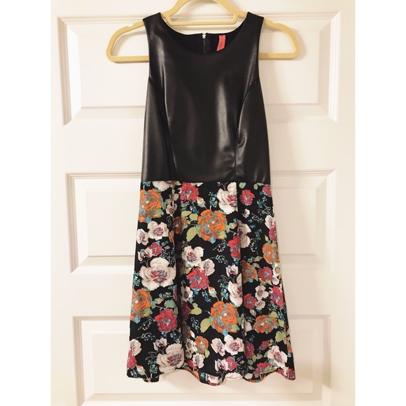 Vegan leather and floral fit and flare dress - Picture 2 of 7